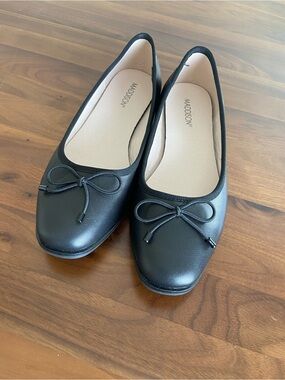 Madison Black Ballet Flats with Bow Accent